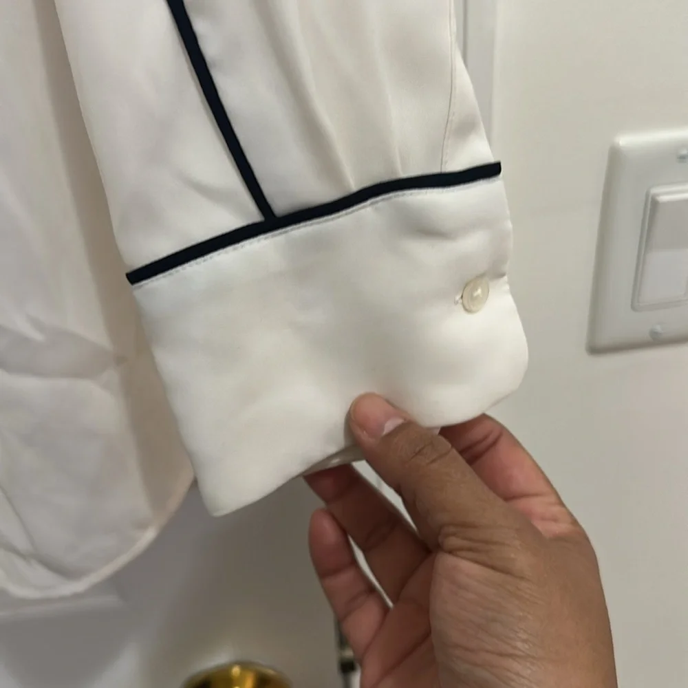 100% Poly Ann Taylor button down holiday blouse. Front bow - Picture 3 of 10